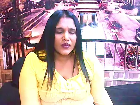 Snapshot of IndianSexyLady4u chatting on October 21, 5:51 am IndianSexyLady4u online show from October 21, 5:51 am