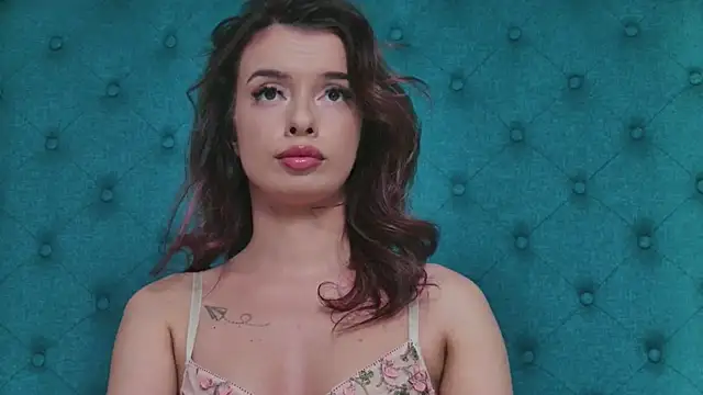 LollyShine online show from February 24, 8:31 pm