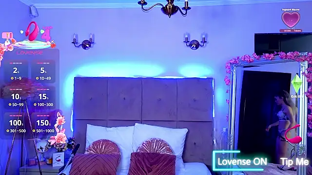 Nicole Bond online show from February 8, 4:10 am