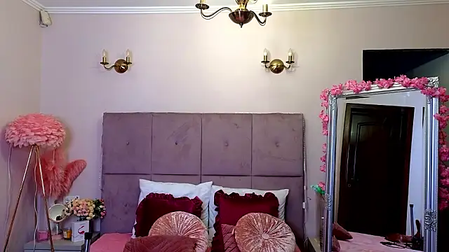 Nicole Bond online show from March 1, 4:12 am