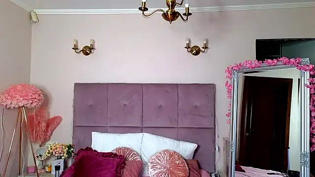 Nicole Bond online show from February 21, 4:36 am