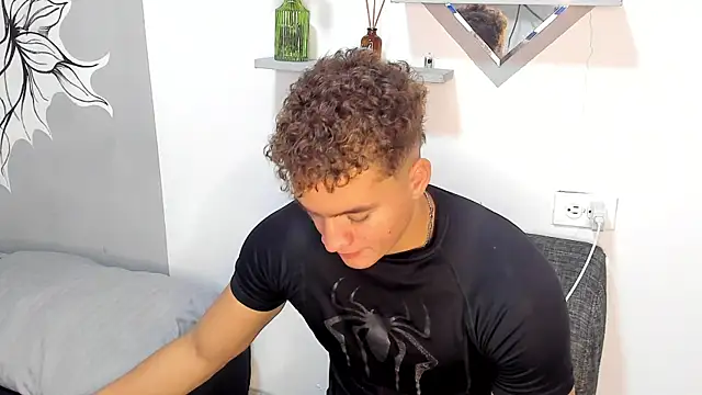 Snapshot of paull_george chatting on July 11, 1:33 pm paull george online show from July 11, 1:33 pm