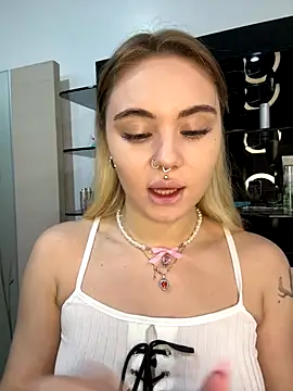 LunaMillie online show from October 26, 12:16 pm