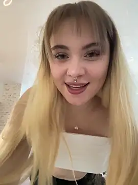 LunaMillie online show from December 5, 9:52 am