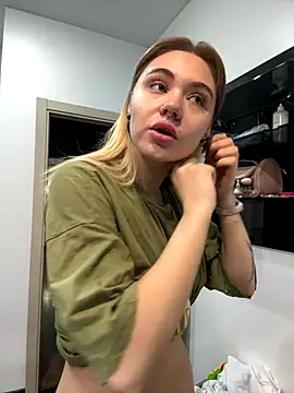 LunaMillie online show from November 8, 5:55 am