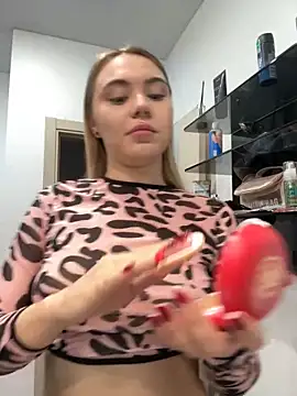 LunaMillie online show from September 11, 8:25 am