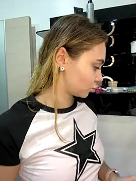 LunaMillie online show from October 21, 9:09 am