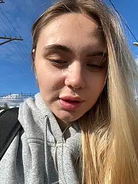 LunaMillie online show from September 14, 9:09 am