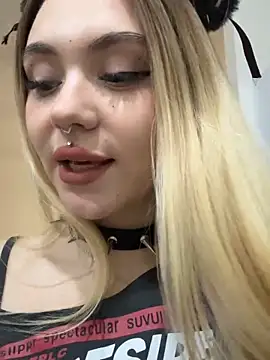 LunaMillie online show from October 12, 1:34 pm