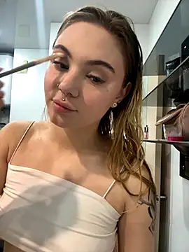 LunaMillie online show from October 27, 9:10 am