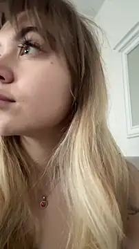 LunaMillie online show from December 17, 6:07 am