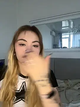 LunaMillie online show from November 26, 8:58 am