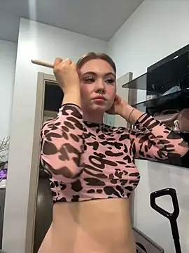 LunaMillie online show from November 11, 9:15 am