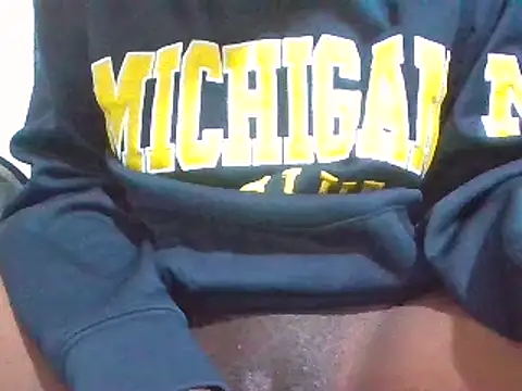 chocolatebarbiee online show from December 20, 8:06 am