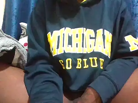 chocolatebarbiee online show from December 22, 4:34 am