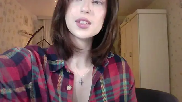 RuxaShade online show from December 18, 12:42 pm