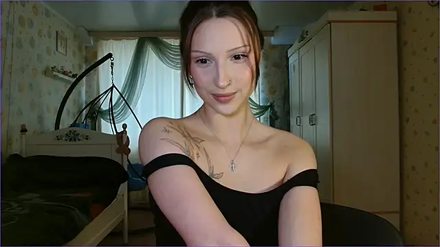 RuxaShade online show from March 25, 11:20 am