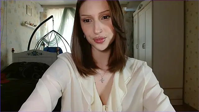 RuxaShade online show from March 14, 1:06 pm