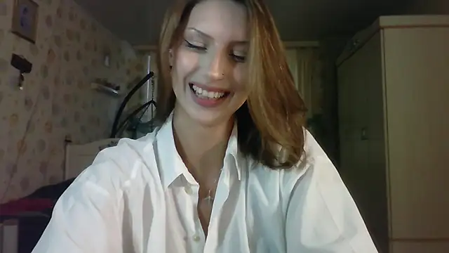 Snapshot of RuxaShade chatting on October 14, 11:22 am RuxaShade online show from October 14, 11:22 am