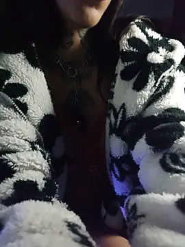 Snapshot of Jess_tattoo11 chatting on October 28, 3:33 pm Jess tattoo11 online show from October 28, 3:33 pm