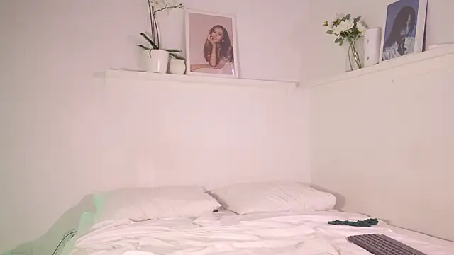 Snapshot of sweettener_ chatting on October 20, 12:17 pm sweettener online show from October 20, 12:17 pm