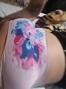 lauramartins7 online show from December 17, 4:06 am