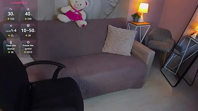 Snapshot of SandraEleson chatting on February 22, 4:04 am SandraEleson online show from February 22, 4:04 am