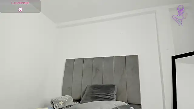 Snapshot of Ebony_danik chatting on February 12, 11:59 pm Ebony danik online show from February 12, 11:59 pm