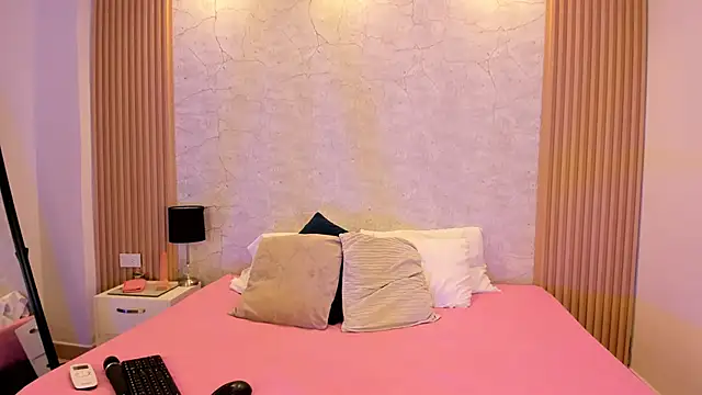 Snapshot of NaomyCollins__ chatting on November 1, 2:00 pm NaomyCollins online show from November 1, 2:00 pm