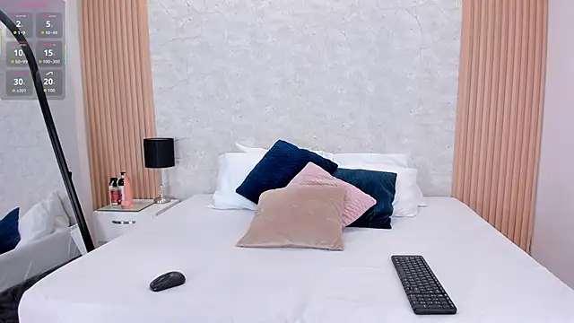 NaomyCollins   online show from September 30, 1:39 pm