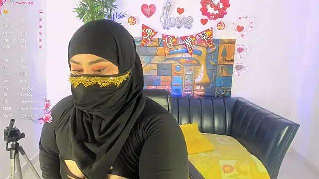 samanee konn online show from May 14, 8:06 pm