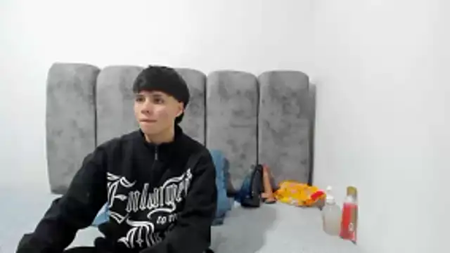 Bruno Cruzz online show from April 17, 2:25 am