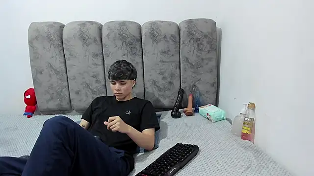 Bruno Cruzz online show from April 24, 2:13 am