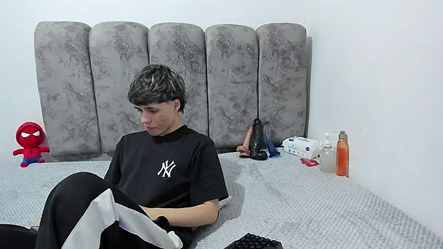 Bruno Cruzz online show from June 2, 2:22 am