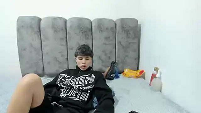 Bruno Cruzz online show from April 18, 2:25 am