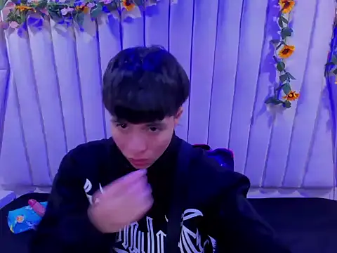 Snapshot of Bruno_Cruzz chatting on October 17, 2:04 am Bruno Cruzz online show from October 17, 2:04 am