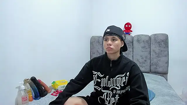Bruno Cruzz online show from June 27, 1:33 am