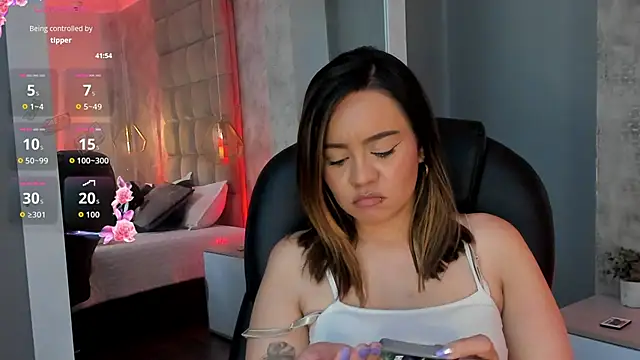 Sky Junne online show from February 10, 6:07 pm