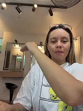 Sky Junne online show from April 20, 4:52 pm