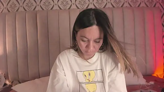 Sky Junne online show from February 26, 5:24 pm