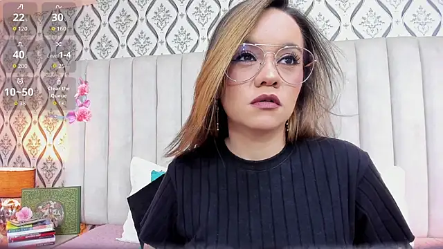 Sky Junne online show from October 30, 5:43 pm