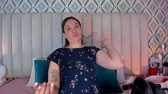 Sky Junne online show from March 28, 5:47 pm