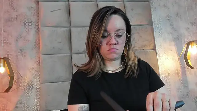 Sky Junne online show from January 8, 5:41 pm