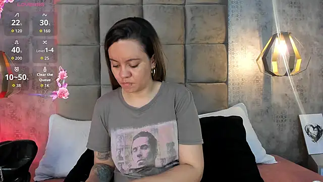 Sky Junne online show from February 3, 6:57 pm