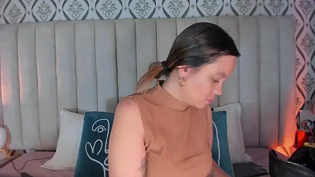 Sky Junne online show from March 31, 5:59 pm