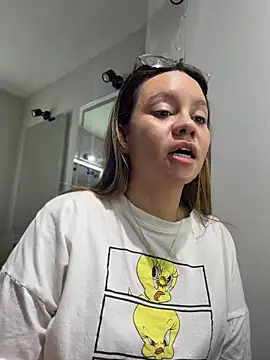 Sky Junne online show from April 13, 5:06 pm