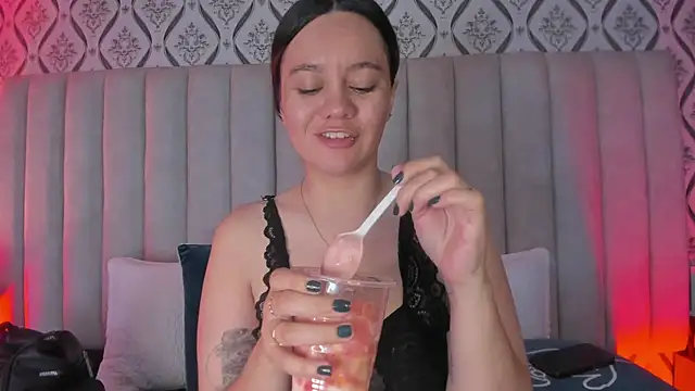 Sky Junne online show from April 10, 3:41 pm