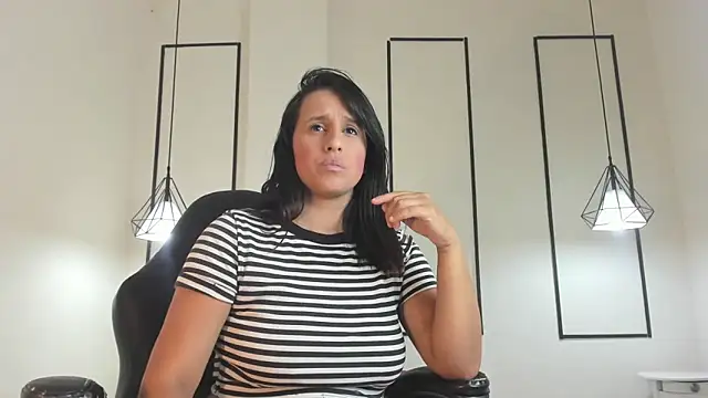 Snapshot of victoria_fooxx chatting on October 14, 12:22 am victoria fooxx online show from October 14, 12:22 am