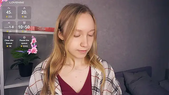 Snapshot of EarnestineGyllenband chatting on November 7, 6:40 am EarnestineGyllenband online show from November 7, 6:40 am