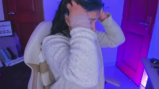 sophiievv online show from February 5, 8:04 pm